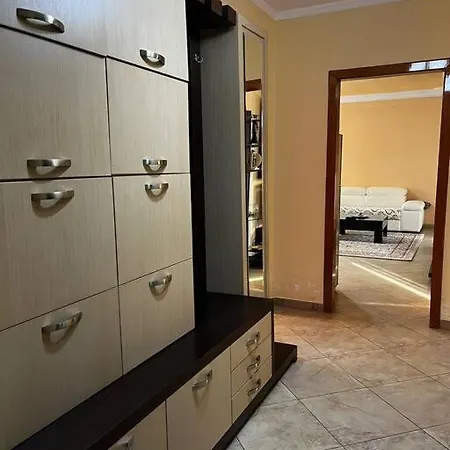 2-bedroom Unit In Apartament