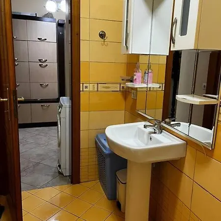 2-bedroom Unit In 地拉那