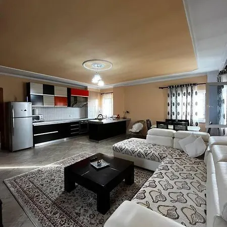 2-bedroom Unit In 地拉那