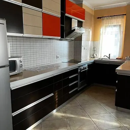 2-bedroom Unit In 地拉那